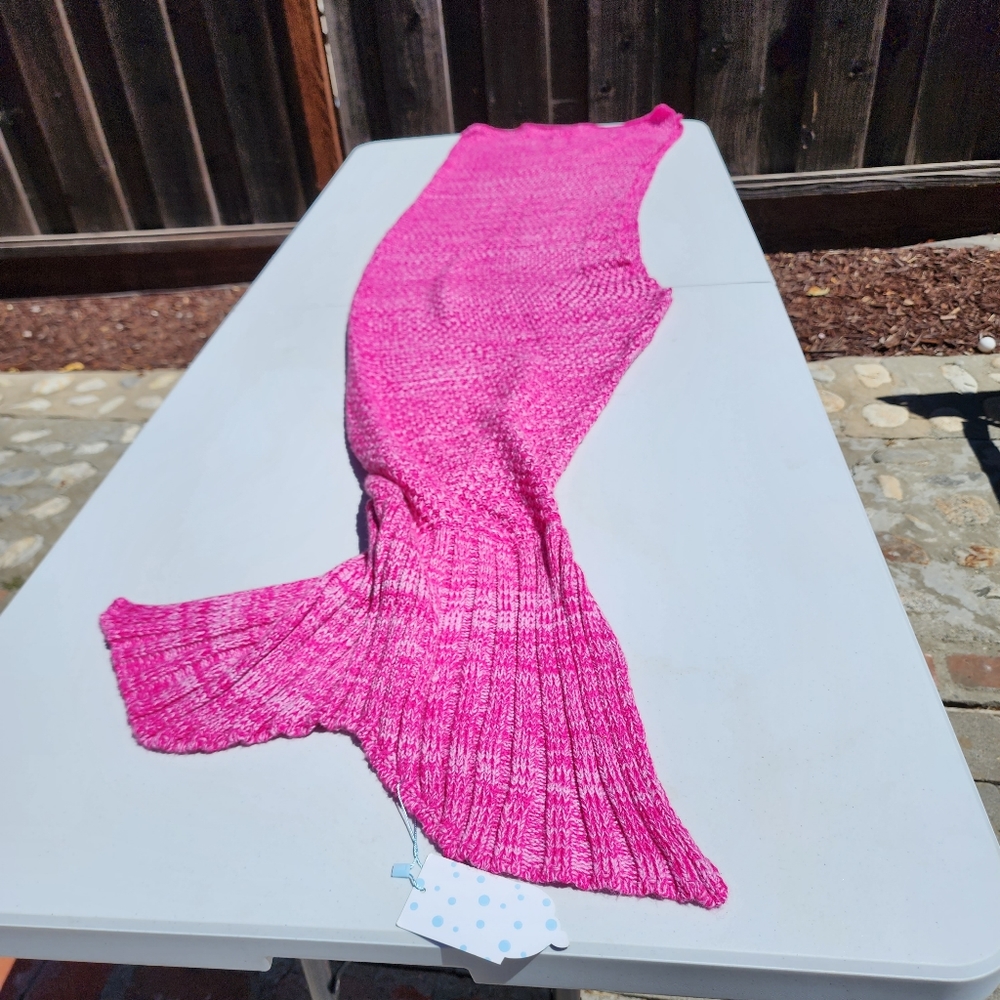 Laghcat pink Mermaid blanket New with tags